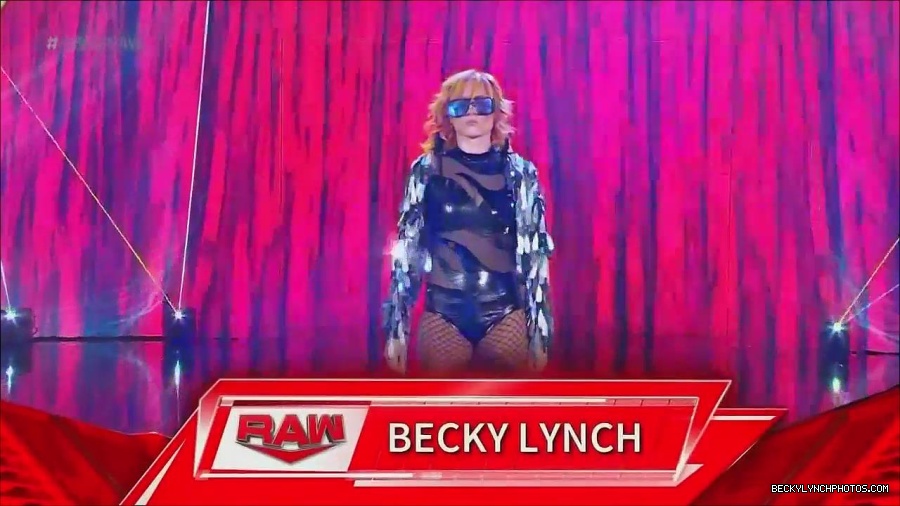 WWE_Monday_Night_Raw_2022_06_13_720p_HDTV_x264-NWCHD_mp4_001988588.jpg