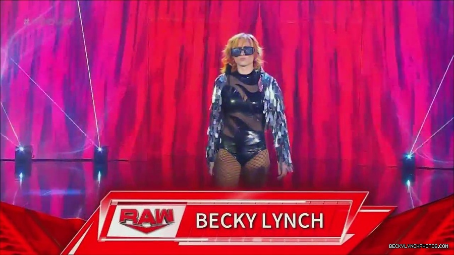 WWE_Monday_Night_Raw_2022_06_13_720p_HDTV_x264-NWCHD_mp4_001988989.jpg