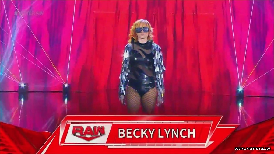 WWE_Monday_Night_Raw_2022_06_13_720p_HDTV_x264-NWCHD_mp4_001989389.jpg