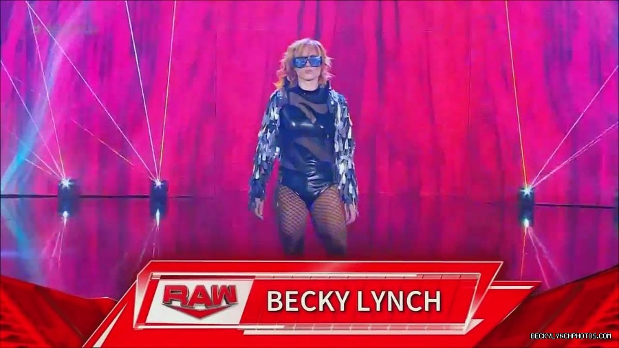 WWE_Monday_Night_Raw_2022_06_13_720p_HDTV_x264-NWCHD_mp4_001989789.jpg