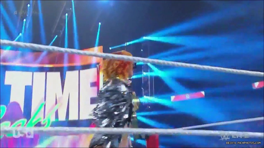WWE_Monday_Night_Raw_2022_06_13_720p_HDTV_x264-NWCHD_mp4_002031831.jpg