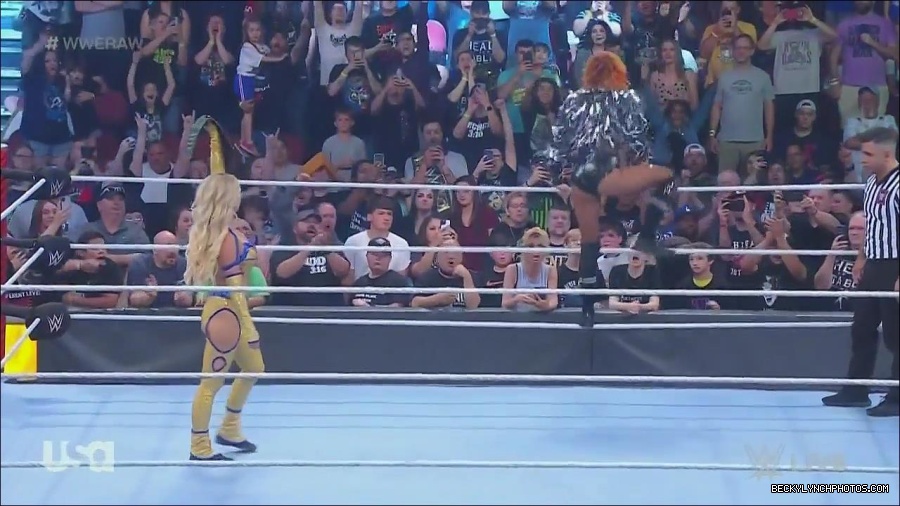 WWE_Monday_Night_Raw_2022_06_13_720p_HDTV_x264-NWCHD_mp4_002034234.jpg