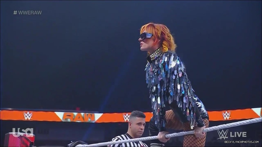 WWE_Monday_Night_Raw_2022_06_13_720p_HDTV_x264-NWCHD_mp4_002037037.jpg