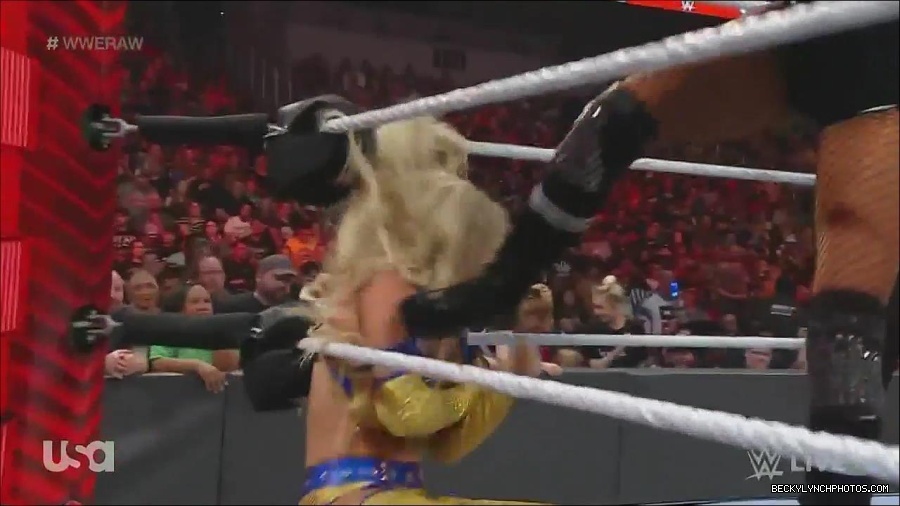 WWE_Monday_Night_Raw_2022_06_13_720p_HDTV_x264-NWCHD_mp4_002066266.jpg
