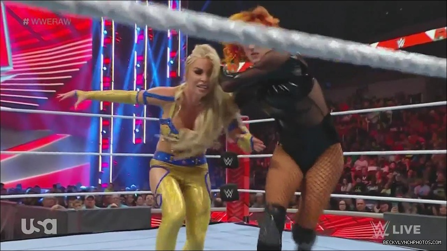 WWE_Monday_Night_Raw_2022_06_13_720p_HDTV_x264-NWCHD_mp4_002081481.jpg
