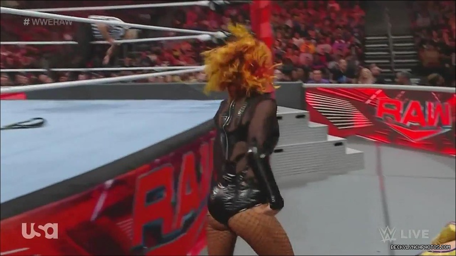 WWE_Monday_Night_Raw_2022_06_13_720p_HDTV_x264-NWCHD_mp4_002086286.jpg