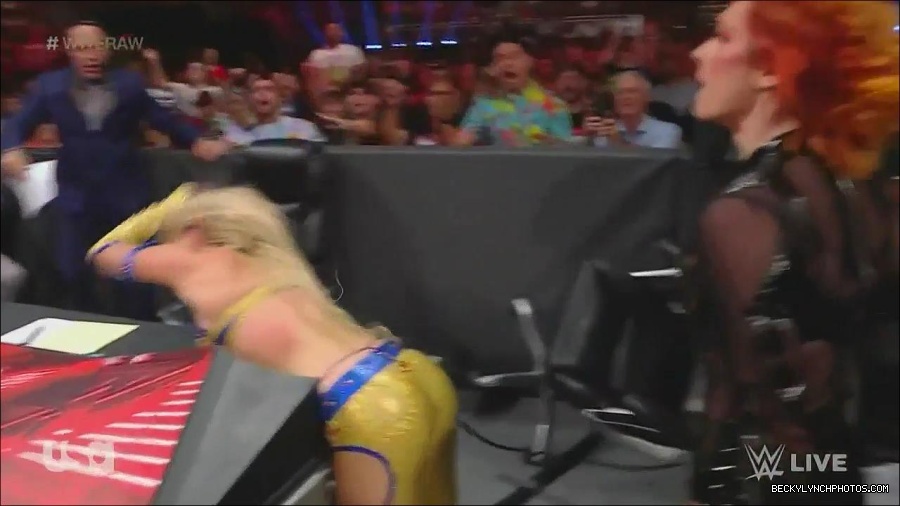 WWE_Monday_Night_Raw_2022_06_13_720p_HDTV_x264-NWCHD_mp4_002103303.jpg