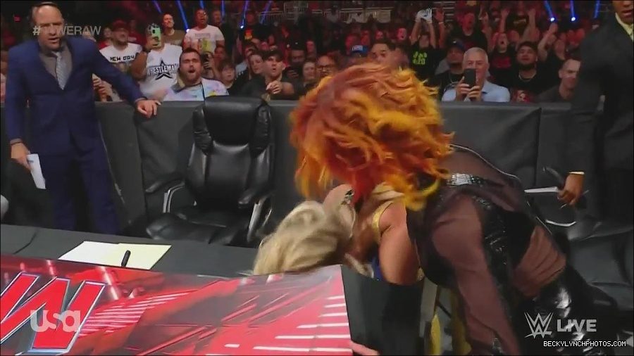 WWE_Monday_Night_Raw_2022_06_13_720p_HDTV_x264-NWCHD_mp4_002105305.jpg