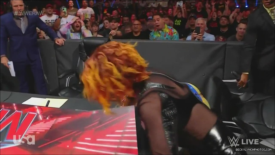 WWE_Monday_Night_Raw_2022_06_13_720p_HDTV_x264-NWCHD_mp4_002105705.jpg