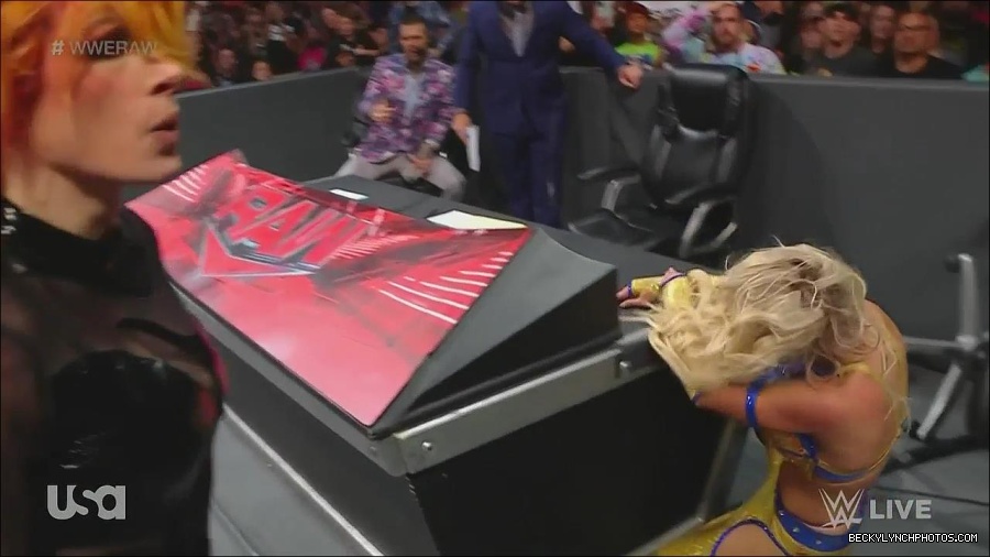 WWE_Monday_Night_Raw_2022_06_13_720p_HDTV_x264-NWCHD_mp4_002110910.jpg
