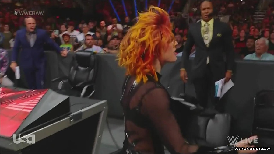 WWE_Monday_Night_Raw_2022_06_13_720p_HDTV_x264-NWCHD_mp4_002112512.jpg