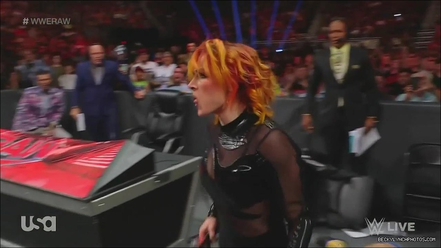 WWE_Monday_Night_Raw_2022_06_13_720p_HDTV_x264-NWCHD_mp4_002114114.jpg