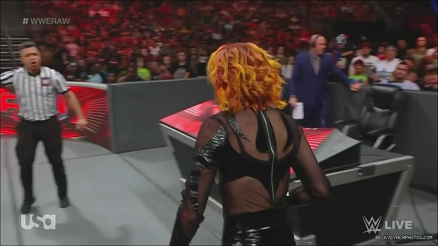 WWE_Monday_Night_Raw_2022_06_13_720p_HDTV_x264-NWCHD_mp4_002114914.jpg