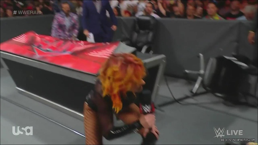 WWE_Monday_Night_Raw_2022_06_13_720p_HDTV_x264-NWCHD_mp4_002123723.jpg