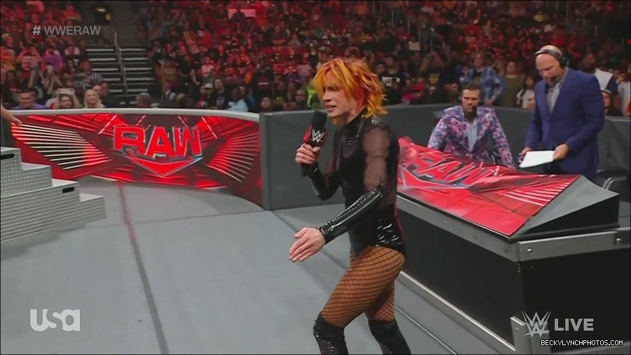 WWE_Monday_Night_Raw_2022_06_13_720p_HDTV_x264-NWCHD_mp4_002130130.jpg
