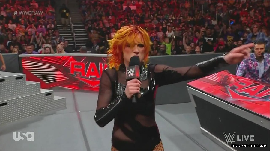 WWE_Monday_Night_Raw_2022_06_13_720p_HDTV_x264-NWCHD_mp4_002131331.jpg