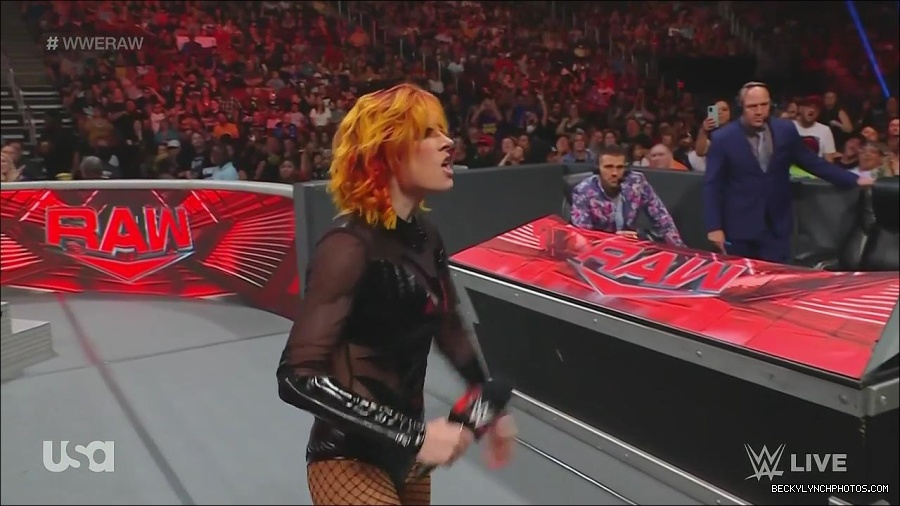 WWE_Monday_Night_Raw_2022_06_13_720p_HDTV_x264-NWCHD_mp4_002142142.jpg