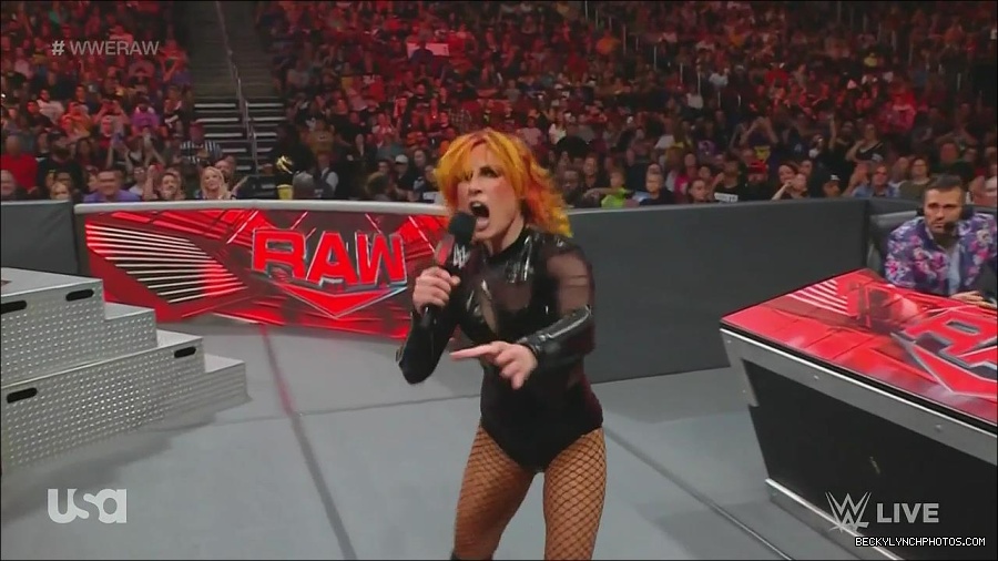 WWE_Monday_Night_Raw_2022_06_13_720p_HDTV_x264-NWCHD_mp4_002143343.jpg