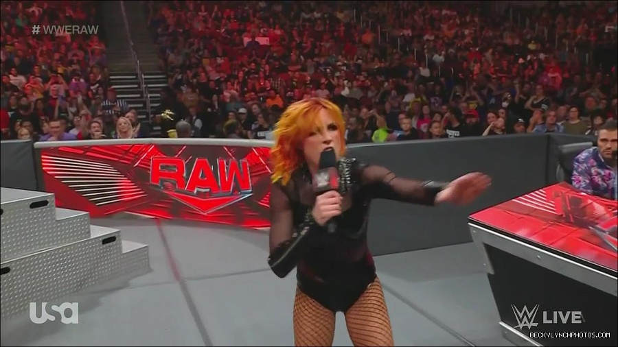 WWE_Monday_Night_Raw_2022_06_13_720p_HDTV_x264-NWCHD_mp4_002143743.jpg