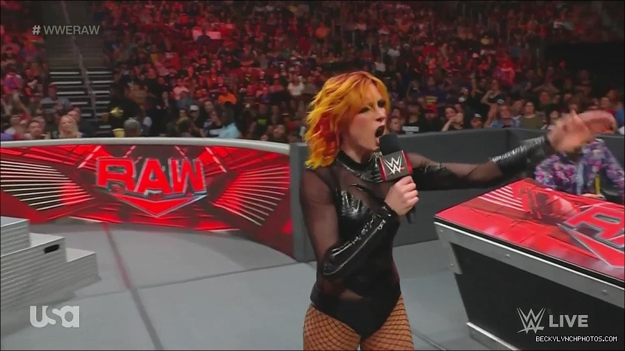 WWE_Monday_Night_Raw_2022_06_13_720p_HDTV_x264-NWCHD_mp4_002144144.jpg