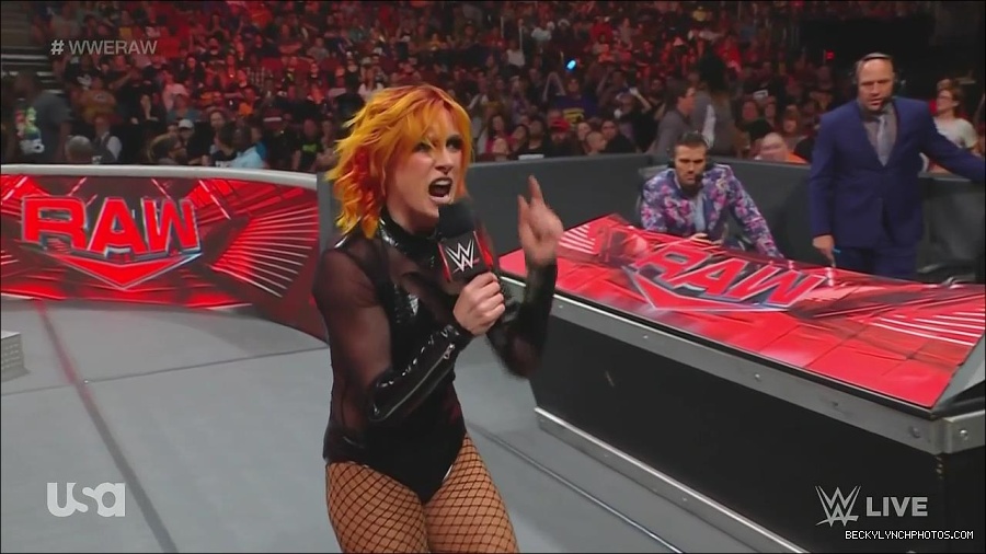 WWE_Monday_Night_Raw_2022_06_13_720p_HDTV_x264-NWCHD_mp4_002150550.jpg