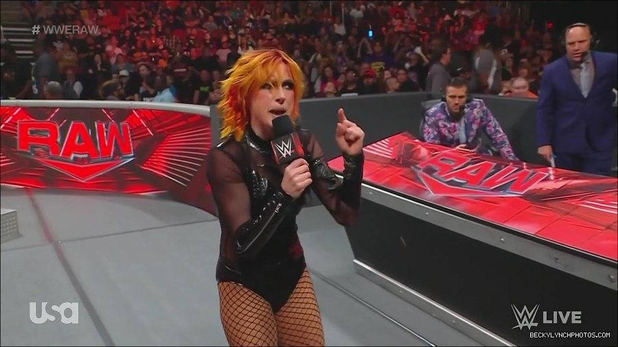 WWE_Monday_Night_Raw_2022_06_13_720p_HDTV_x264-NWCHD_mp4_002150950.jpg