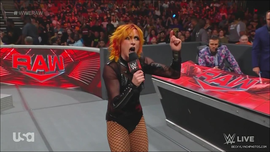 WWE_Monday_Night_Raw_2022_06_13_720p_HDTV_x264-NWCHD_mp4_002151351.jpg