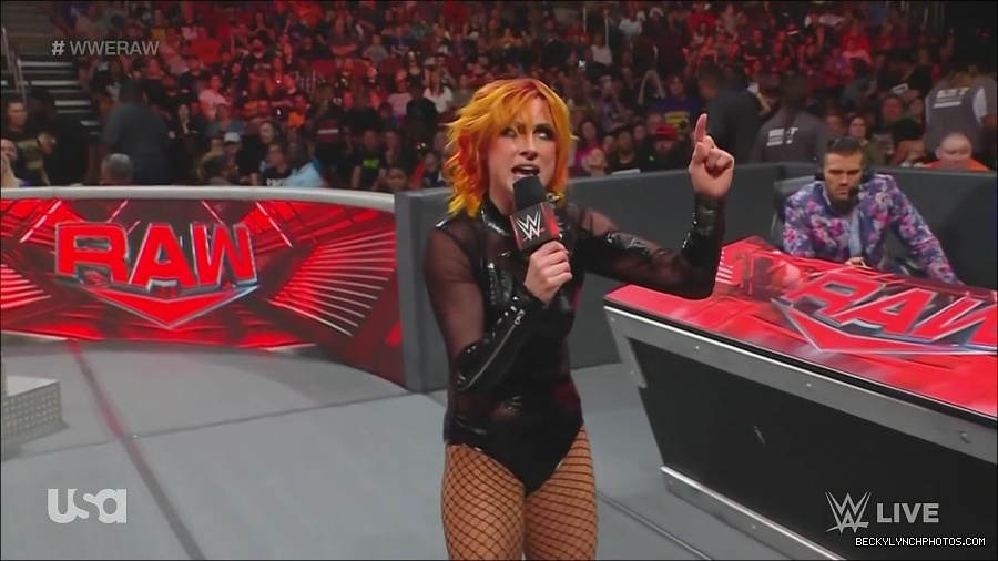 WWE_Monday_Night_Raw_2022_06_13_720p_HDTV_x264-NWCHD_mp4_002151751.jpg