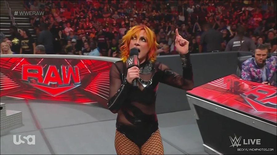 WWE_Monday_Night_Raw_2022_06_13_720p_HDTV_x264-NWCHD_mp4_002152552.jpg