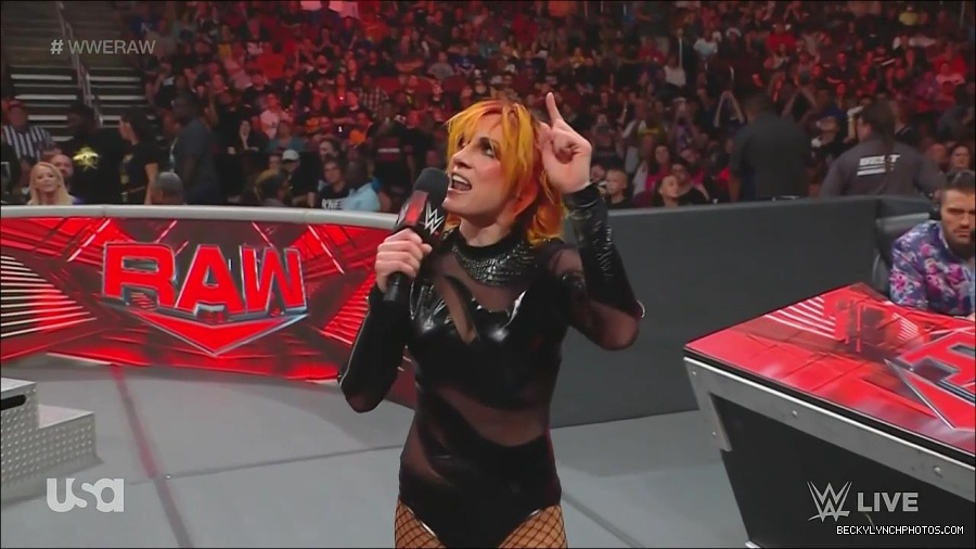 WWE_Monday_Night_Raw_2022_06_13_720p_HDTV_x264-NWCHD_mp4_002152952.jpg