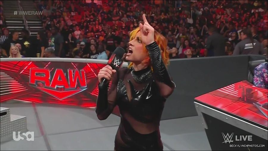 WWE_Monday_Night_Raw_2022_06_13_720p_HDTV_x264-NWCHD_mp4_002153353.jpg