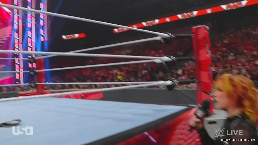 WWE_Monday_Night_Raw_2022_06_13_720p_HDTV_x264-NWCHD_mp4_002168168.jpg