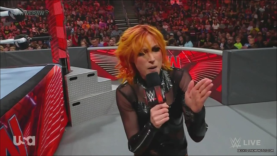 WWE_Monday_Night_Raw_2022_06_13_720p_HDTV_x264-NWCHD_mp4_002170570.jpg