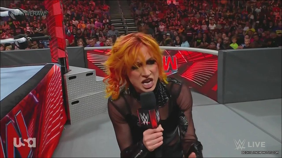 WWE_Monday_Night_Raw_2022_06_13_720p_HDTV_x264-NWCHD_mp4_002170970.jpg