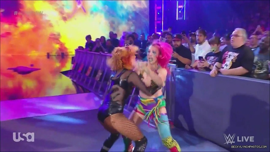 WWE_Monday_Night_Raw_2022_06_13_720p_HDTV_x264-NWCHD_mp4_002200200.jpg