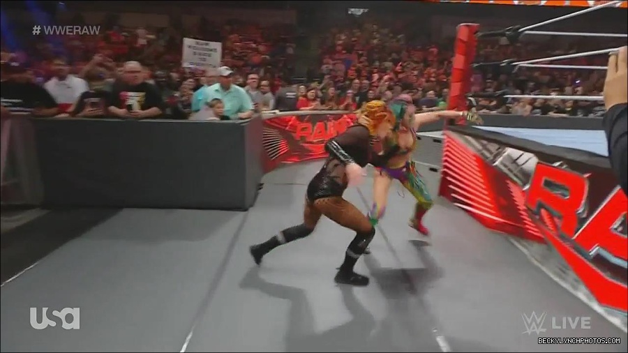 WWE_Monday_Night_Raw_2022_06_13_720p_HDTV_x264-NWCHD_mp4_002203002.jpg
