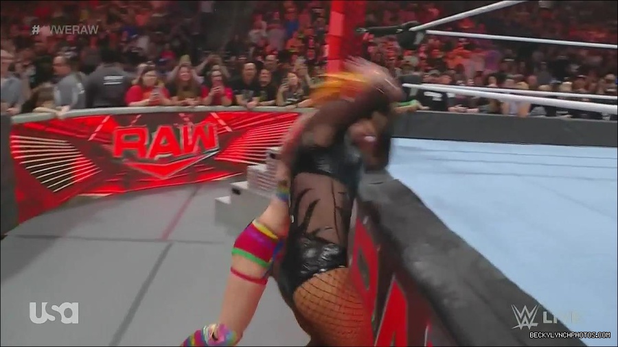WWE_Monday_Night_Raw_2022_06_13_720p_HDTV_x264-NWCHD_mp4_002204204.jpg