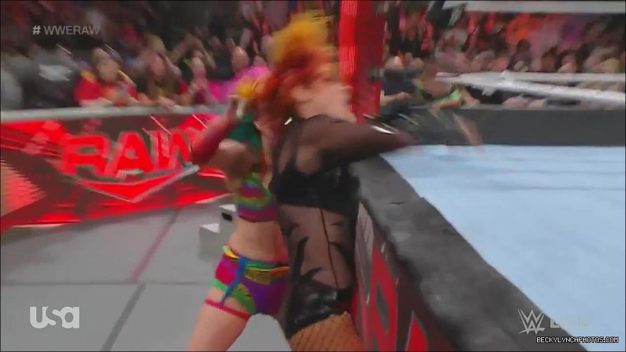 WWE_Monday_Night_Raw_2022_06_13_720p_HDTV_x264-NWCHD_mp4_002204604.jpg