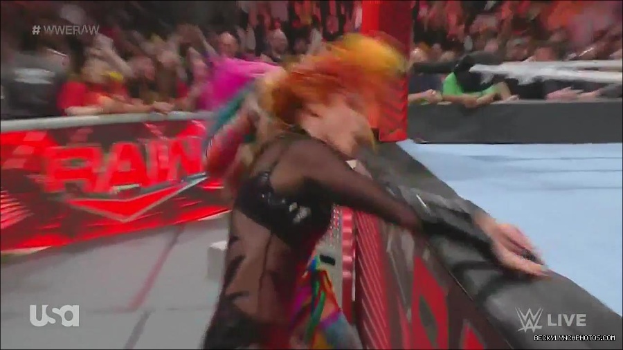 WWE_Monday_Night_Raw_2022_06_13_720p_HDTV_x264-NWCHD_mp4_002206606.jpg