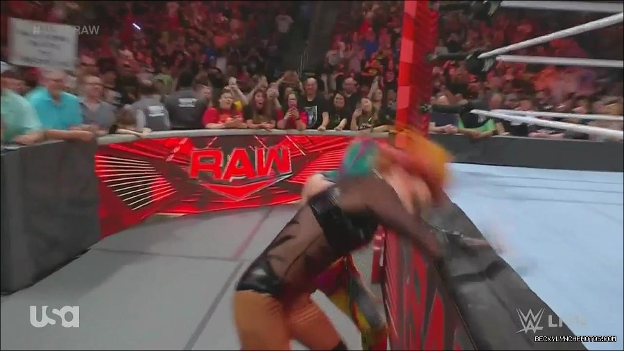 WWE_Monday_Night_Raw_2022_06_13_720p_HDTV_x264-NWCHD_mp4_002207006.jpg