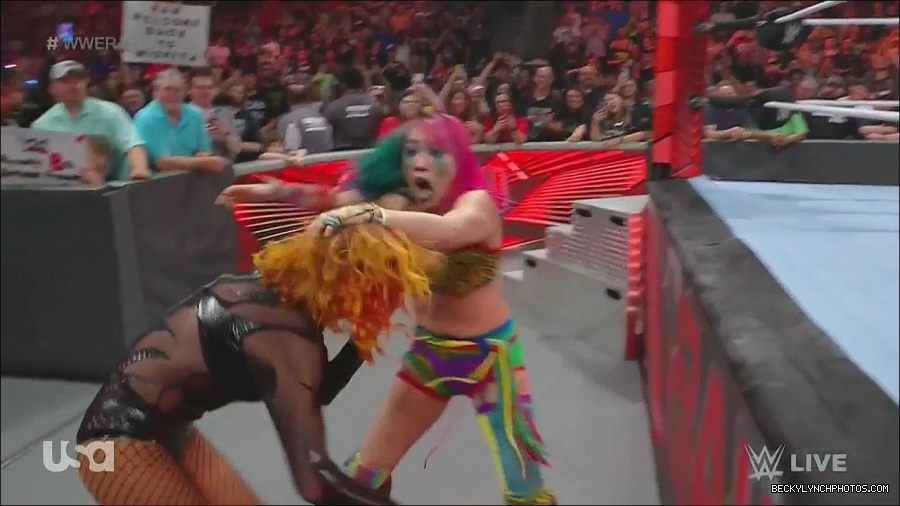 WWE_Monday_Night_Raw_2022_06_13_720p_HDTV_x264-NWCHD_mp4_002208208.jpg