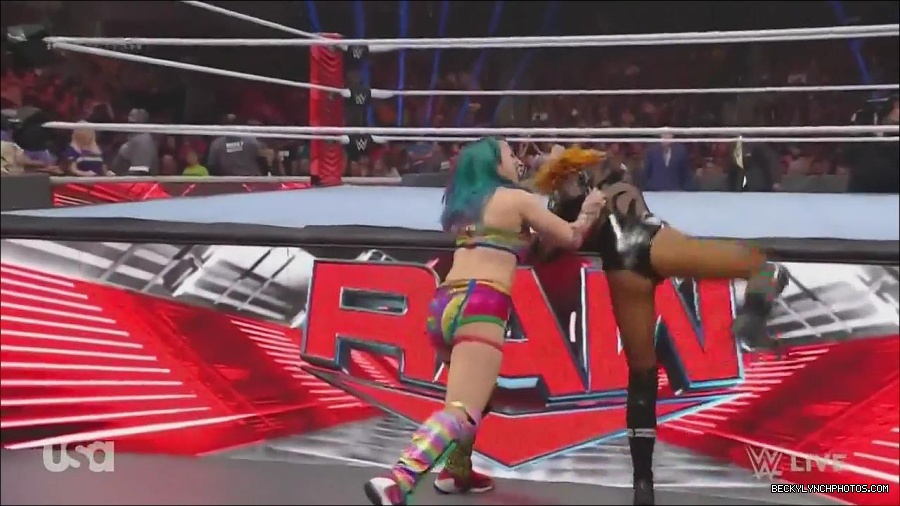 WWE_Monday_Night_Raw_2022_06_13_720p_HDTV_x264-NWCHD_mp4_002209409.jpg