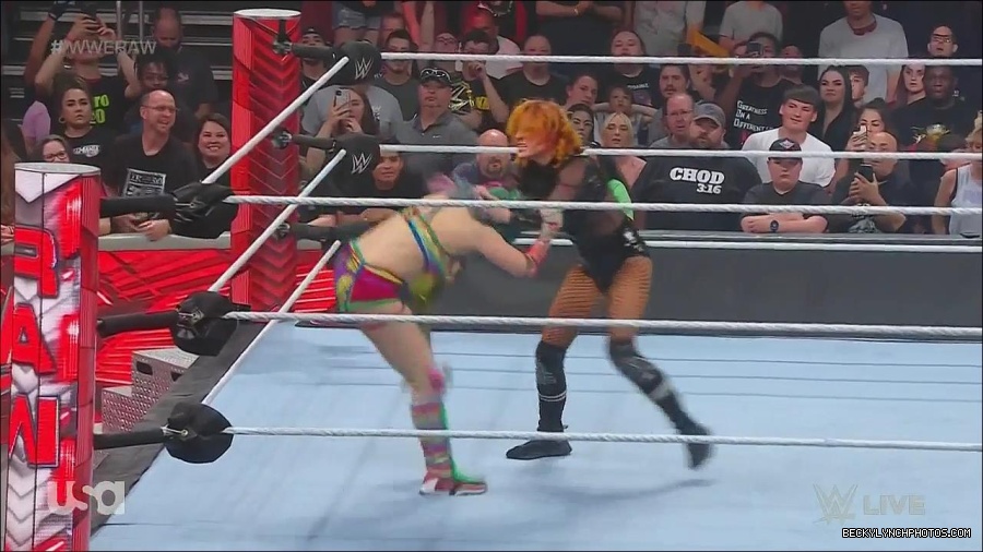 WWE_Monday_Night_Raw_2022_06_13_720p_HDTV_x264-NWCHD_mp4_002217016.jpg