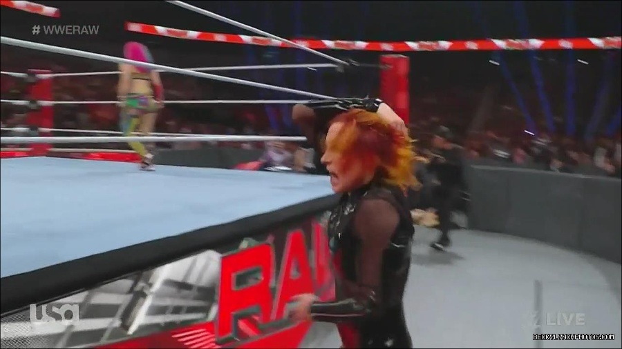 WWE_Monday_Night_Raw_2022_06_13_720p_HDTV_x264-NWCHD_mp4_002247046.jpg