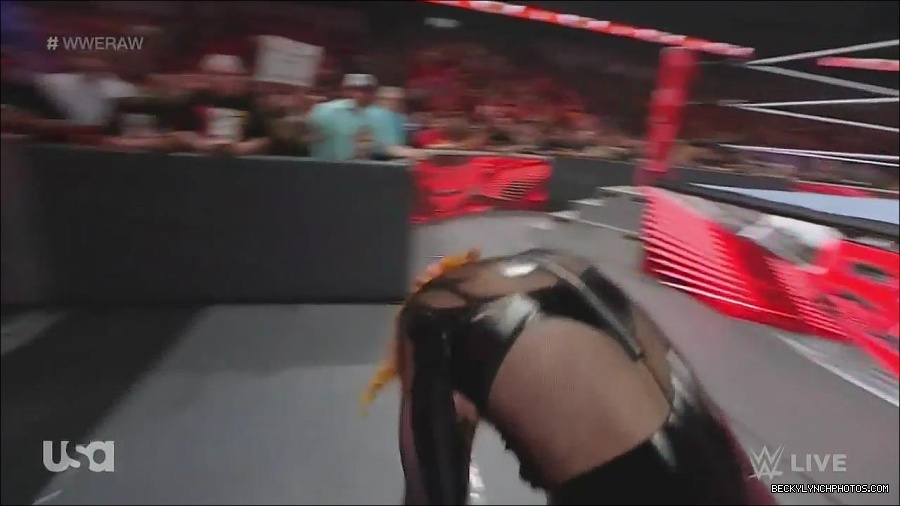 WWE_Monday_Night_Raw_2022_06_13_720p_HDTV_x264-NWCHD_mp4_002251050.jpg