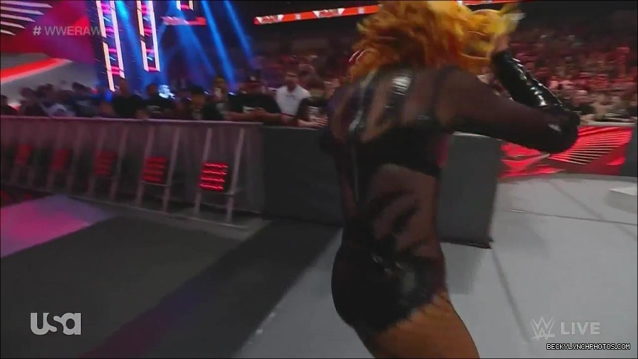 WWE_Monday_Night_Raw_2022_06_13_720p_HDTV_x264-NWCHD_mp4_002251451.jpg