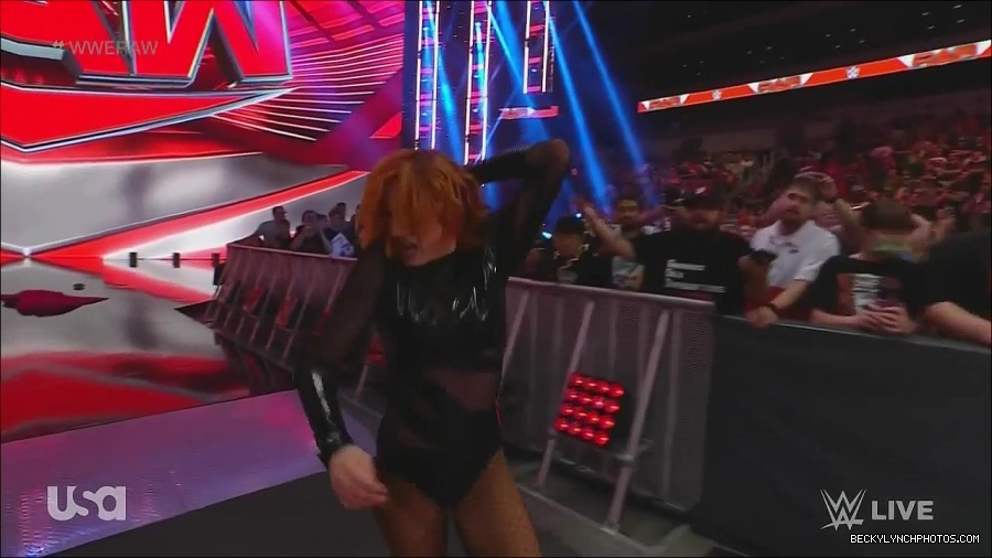 WWE_Monday_Night_Raw_2022_06_13_720p_HDTV_x264-NWCHD_mp4_002252652.jpg