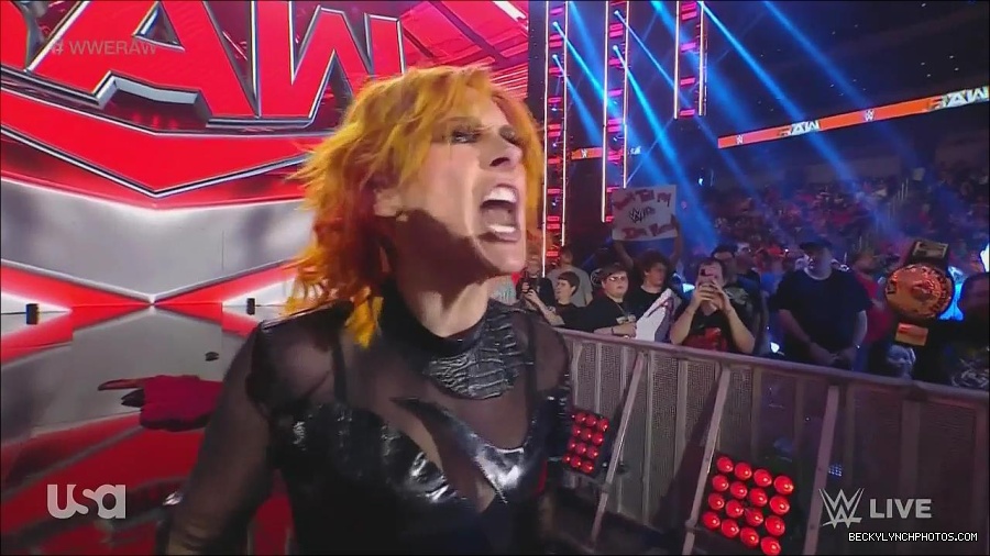 WWE_Monday_Night_Raw_2022_06_13_720p_HDTV_x264-NWCHD_mp4_002259859.jpg