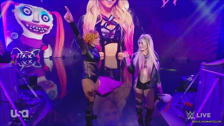 WWE_Monday_Night_Raw_2022_06_13_720p_HDTV_x264-NWCHD_mp4_002285885.jpg
