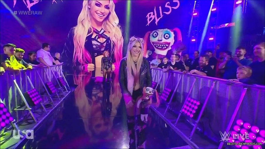 WWE_Monday_Night_Raw_2022_06_13_720p_HDTV_x264-NWCHD_mp4_002292692.jpg